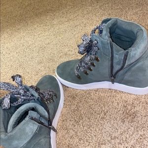 Size 9 Steve Madden wedge high top sneakers
